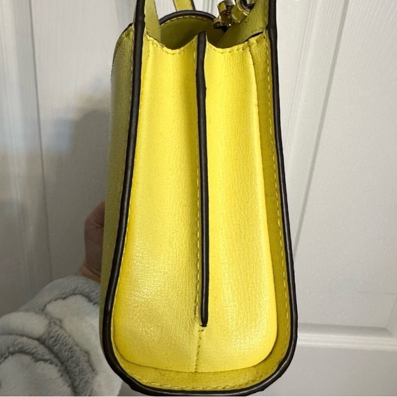 Michael Kors Crossbody . Bright Yellow. Gold Tone Hardware. - Picture 5 of 6